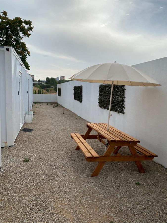 Casa Vale Ecotainer Hostel Lissabon Buitenkant foto